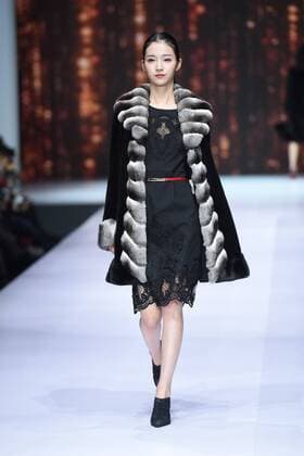 October 28, 2016 - Beijing, Beijing, China - Beijing,CHINA-October 28 2016: (EDITORIAL USE ONLY. CHINA OUT) ..A model presents a creation of the online shopping platform 10fur.com at China Fashion Week (S S 2017) in Beijing, October 28th, 2016. Beijing China  - ZUMAs145 20161028_zaa_s145_080