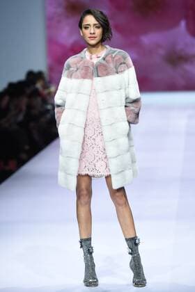 October 28, 2016 - Beijing, Beijing, China - Beijing,CHINA-October 28 2016: (EDITORIAL USE ONLY. CHINA OUT) ..A model presents a creation of the online shopping platform 10fur.com at China Fashion Week (S S 2017) in Beijing, October 28th, 2016. Beijing China  - ZUMAs145 20161028_zaa_s145_085