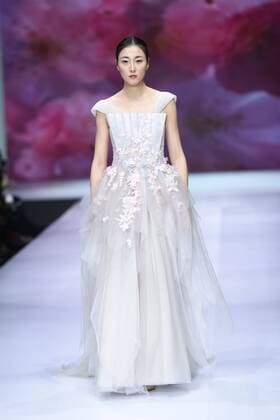 October 28, 2016 - Beijing, Beijing, China - Beijing,CHINA-October 28 2016: (EDITORIAL USE ONLY. CHINA OUT) ..A model presents a creation of the online shopping platform 10fur.com at China Fashion Week (S S 2017) in Beijing, October 28th, 2016. Beijing China  - ZUMAs145 20161028_zaa_s145_088