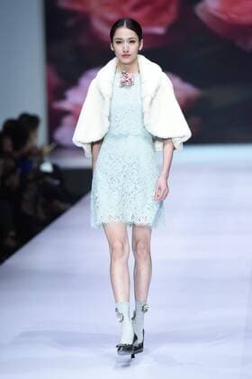 October 28, 2016 - Beijing, Beijing, China - Beijing,CHINA-October 28 2016: (EDITORIAL USE ONLY. CHINA OUT) ..A model presents a creation of the online shopping platform 10fur.com at China Fashion Week (S S 2017) in Beijing, October 28th, 2016. Beijing China  - ZUMAs145 20161028_zaa_s145_090