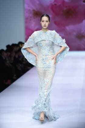 October 28, 2016 - Beijing, Beijing, China - Beijing,CHINA-October 28 2016: (EDITORIAL USE ONLY. CHINA OUT) ..A model presents a creation of the online shopping platform 10fur.com at China Fashion Week (S S 2017) in Beijing, October 28th, 2016. Beijing China  - ZUMAs145 20161028_zaa_s145_091