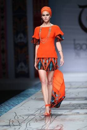 October 27, 2016 - Beijing, Beijing, China - Beijing,CHINA-October 27 2016: (EDITORIAL USE ONLY. CHINA OUT) ..A model presents a creation designed by designer Tao Tao at China Fashion Week in Beijing, October 27th, 2016.The fashion show is themed with Loulan Kingdom, which was an ancient kingdom based around an important oasis city along the Silk Road on the northeastern edge of the Lop Desert in China. Beijing China  - ZUMAs145 20161027_zaa_s145_206