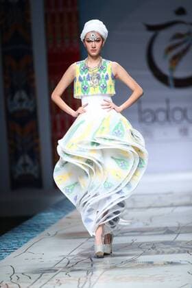 October 27, 2016 - Beijing, Beijing, China - Beijing,CHINA-October 27 2016: (EDITORIAL USE ONLY. CHINA OUT) ..A model presents a creation designed by designer Tao Tao at China Fashion Week in Beijing, October 27th, 2016.The fashion show is themed with Loulan Kingdom, which was an ancient kingdom based around an important oasis city along the Silk Road on the northeastern edge of the Lop Desert in China. Beijing China  - ZUMAs145 20161027_zaa_s145_213