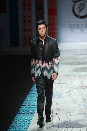 BEIJING, CHINA - OCTOBER 28: A model showcases designs on the runway at TaoLouLan by Tao Tao collection during the Mercedes-Benz China Fashion Week Spring Summer 2017 at the Banquet Hall of Beijing Hotel on October 28, 2016 in Beijing, China.  CFP494552903