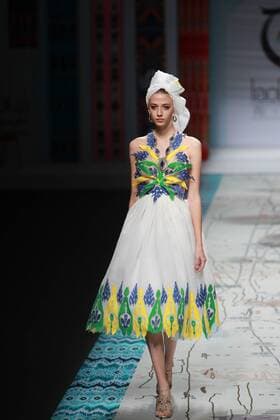 BEIJING, CHINA - OCTOBER 28: A model showcases designs on the runway at TaoLouLan by Tao Tao collection during the Mercedes-Benz China Fashion Week Spring Summer 2017 at the Banquet Hall of Beijing Hotel on October 28, 2016 in Beijing, China.  CFP494552904