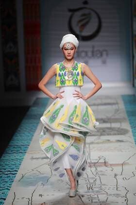 BEIJING, CHINA - OCTOBER 28: A model showcases designs on the runway at TaoLouLan by Tao Tao collection during the Mercedes-Benz China Fashion Week Spring Summer 2017 at the Banquet Hall of Beijing Hotel on October 28, 2016 in Beijing, China.  CFP494552899