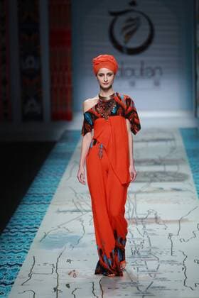 BEIJING, CHINA - OCTOBER 28: A model showcases designs on the runway at TaoLouLan by Tao Tao collection during the Mercedes-Benz China Fashion Week Spring Summer 2017 at the Banquet Hall of Beijing Hotel on October 28, 2016 in Beijing, China.  CFP494552917