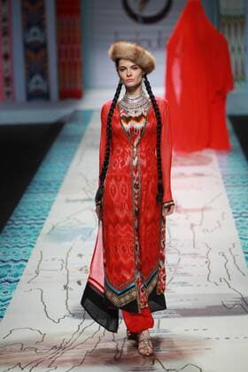BEIJING, CHINA - OCTOBER 28: A model showcases designs on the runway at TaoLouLan by Tao Tao collection during the Mercedes-Benz China Fashion Week Spring Summer 2017 at the Banquet Hall of Beijing Hotel on October 28, 2016 in Beijing, China.  CFP494552902