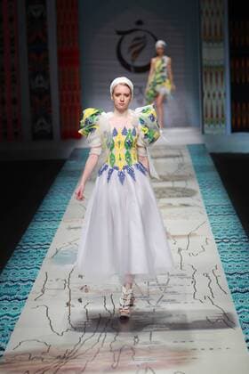 BEIJING, CHINA - OCTOBER 28: A model showcases designs on the runway at TaoLouLan by Tao Tao collection during the Mercedes-Benz China Fashion Week Spring Summer 2017 at the Banquet Hall of Beijing Hotel on October 28, 2016 in Beijing, China.  CFP494552912