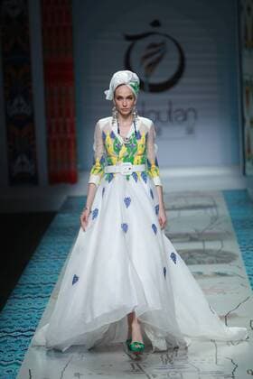 BEIJING, CHINA - OCTOBER 28: A model showcases designs on the runway at TaoLouLan by Tao Tao collection during the Mercedes-Benz China Fashion Week Spring Summer 2017 at the Banquet Hall of Beijing Hotel on October 28, 2016 in Beijing, China.  CFP494552923