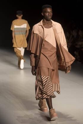 A model presents the creations of Joao Pimenta during a fashion show of Sao Paulo Fashion Week in Sao Paulo, Brazil, 28 October 2016. EFE Sebastiao Moreira SAO PAULO FASHION WEEK !ACHTUNG: NUR REDAKTIONELLE NUTZUNG!  SAO001 20161029-636132979309246229