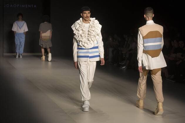 Models present the creations of Joao Pimenta during a fashion show of Sao Paulo Fashion Week in Sao Paulo, Brazil, 28 October 2016. EFE Sebastiao Moreira SAO PAULO FASHION WEEK !ACHTUNG: NUR REDAKTIONELLE NUTZUNG!  SAO001 20161029-636132979329993963
