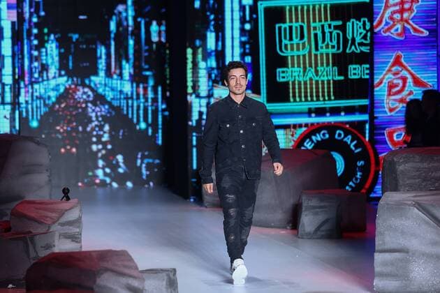 October 28, 2016 - Sao Paulo, Brazil - Model presents creation by Coca Cola Jeans, during the Sao Paulo Fashion Week, winter 2017 edition, this Friday , in Sao Paulo, Brazil. Sao Paulo Brazil - ZUMAl146 20161028_zaf_l146_031