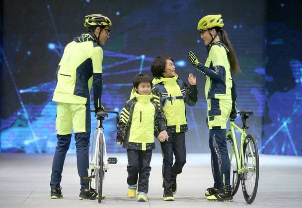 Models present safety protection uniforms of the brand SWOTO by designer Liu Wei during the China Fashion Week in Beijing, capital of China, Oct. 28, 2016. ) (ry) CHINA-BEIJING-FASHION WEEK(CN) ChenxJianli 