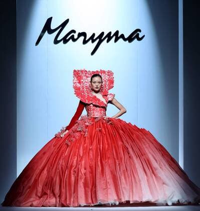 A model presents a creation of Maryma haute couture collection during the China Fashion Week in Beijing, capital of China, Oct. 28, 2016. ) (ry) CHINA-BEIJING-FASHION WEEK(CN) ChenxJianli 