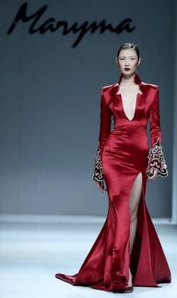 A model presents a creation of Maryma haute couture collection during the China Fashion Week in Beijing, capital of China, Oct. 28, 2016. ) (ry) CHINA-BEIJING-FASHION WEEK(CN) ChenxJianli 