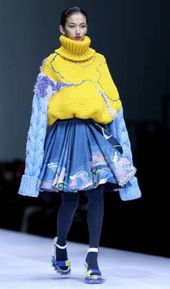 A model presents a creation at the HIKARI Cup 2016 China 3D Digital Fashion Design Contest during the China Fashion Week in Beijing, capital of China, Oct. 28, 2016. ) (ry) CHINA-BEIJING-FASHION WEEK (CN) ChenxJianli 