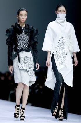 Models present creations at the HIKARI Cup 2016 China 3D Digital Fashion Design Contest during the China Fashion Week in Beijing, capital of China, Oct. 28, 2016. ) (ry) CHINA-BEIJING-FASHION WEEK (CN) ChenxJianli 