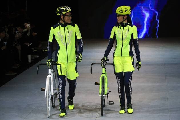 Models present safety protection uniforms of the brand SWOTO during the China Fashion Week in Beijing, capital of China, Oct. 28, 2016. ) (ry) CHINA-BEIJING-FASHION WEEK(CN) LixMingfang 