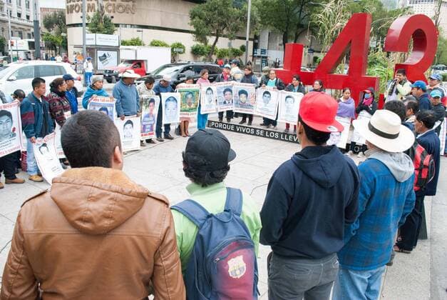 Mexiko - Protest von Angehörigen und Freunden der 43 verschwundenen Studenten October 28, 2016 - Mexico  - ZUMAu78_ 20161028_zaf_u78_023
