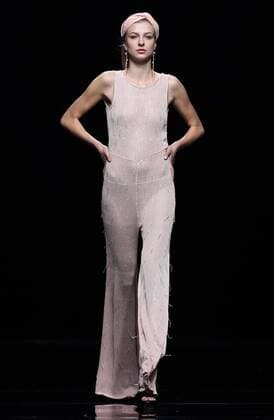 (161029) -- BEIJING, Oct. 29, 2016 -- A model presents a creation designed by Li Zuliang during the China Fashion Week in Beijing, capital of China, Oct. 29, 2016. ) (wsw) CHINA-BEIJING-FASHION WEEK (CN) ChenxJianli 