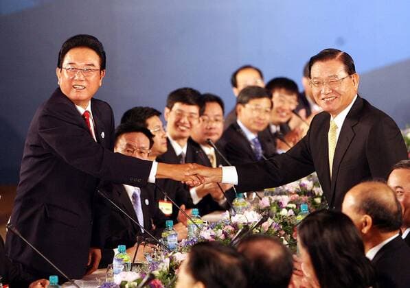 Nov 04, 2008 - Taipei, Taiwan, China - Chen Yunlin, chairman of China s Association for Relations Across the Taiwan Straits (ARATS), is on a five-day visit to Taiwan to discuss cross-strait issues with his Taiwan counterpart, Chiang Ping-kung, chairman of the Straits Exchange Foundation (SEF). Chen s arrival is the first high level visit to the island since it s split with the mainland during the 1949 civil war. PICTURED: China s top negotiator with Taiwan, CHEN YUNLIN (L) and his Taiwan counterpart CHIANG PING-KUNG (R) shake hands during a cross straits meeting in Taipei of Taiwan.  - ZUMAc32_ 20081104_jab_c32_637