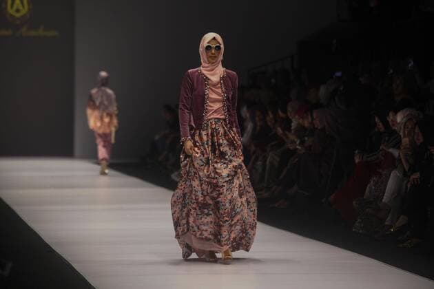 October 28, 2016 - Jakarta, Jakarta, Indonesia - A model walks on the runway to present Indonesian Muslim designer, Anniesa Hasibuan during the Jakarta Fashion Week in Jakarta, Indonesia, on October 28, 2016. Anniesa Hasibuan, 30, has made history by presenting the first ever collection at New York Fashion Week (NYFW) last month to feature hijabs in every look. She also the first Indonesian to have a show at an official NYFW venue. Her collection, called D Jakarta, featured headscarves in gold, silver and pink, metallic silver and gold long skirts, beaded shiny jackets and silky pants. Jakarta Indonesia - ZUMAn230 20161028_zaa_n230_322