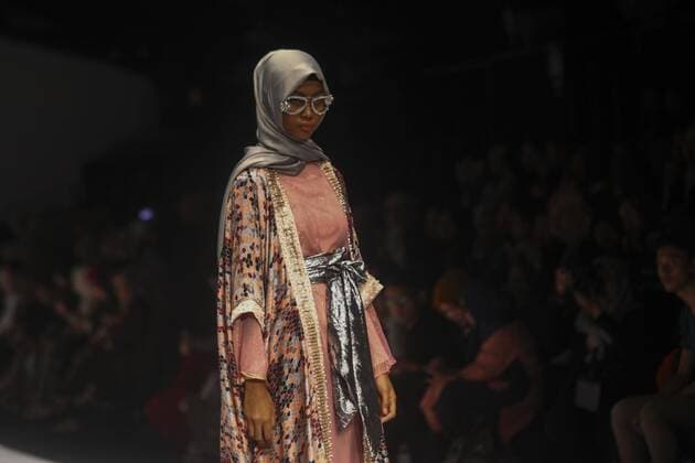 October 28, 2016 - Jakarta, Jakarta, Indonesia - A model walks on the runway to present Indonesian Muslim designer, Anniesa Hasibuan during the Jakarta Fashion Week in Jakarta, Indonesia, on October 28, 2016. Anniesa Hasibuan, 30, has made history by presenting the first ever collection at New York Fashion Week (NYFW) last month to feature hijabs in every look. She also the first Indonesian to have a show at an official NYFW venue. Her collection, called D Jakarta, featured headscarves in gold, silver and pink, metallic silver and gold long skirts, beaded shiny jackets and silky pants. Jakarta Indonesia - ZUMAn230 20161028_zaa_n230_326