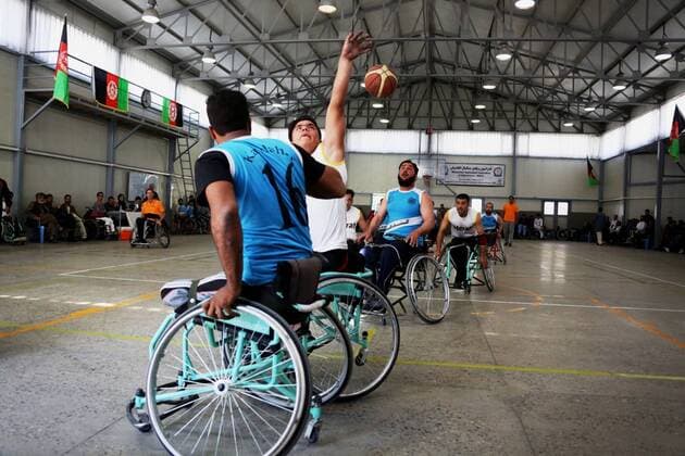 (161029) -- KABUL, Oct. 29, 2016 -- Afghan disabled players compete during a national wheelchair basketball tournament between Herat and Kandahar provinces in Kabul, capital of Afghanistan, Oct. 29, 2016. A seven-day wheelchair basketball tournament organized by the International Committee of the Red Cross (ICRC) among eight teams concluded in Kabul on Saturday. The team of Kandahar province won the tournament. ) (SP)AFGHANISTAN-KABUL-DISABLED-BASKETBALL TOURNAMENT RahmatxAlizadah 