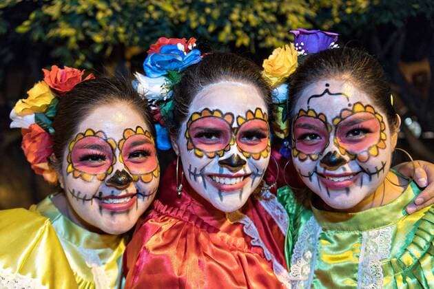 October 28, 2016 - San Miguel De Allende, Guanajuato, Mexico - Young women dressed as skeleton maidens during the Day of the Dead festival in the Plaza Civica October 28, 2016 in San Miguel de Allende, Guanajuato, Mexico. The week-long celebration is a time when Mexicans welcome the dead back to earth for a visit and celebrate life. San Miguel De Allende Mexico - ZUMAe02_ 20161028_zaf_e02_024