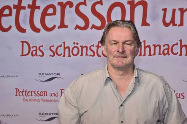Der Schauspieler Max Herbrechter posiert am 29.10.2016 in Köln bei der Premiere des Films Pettersson und Findus - Das schönste Weihnachten überhaupt im Cinedom in Köln.