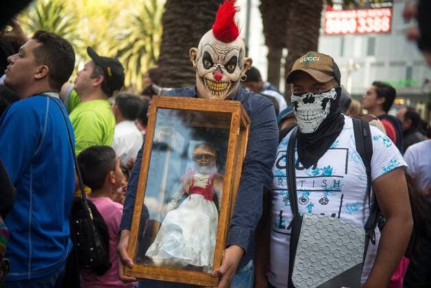 October 29, 2016 - Mexico City, Mexico City, MX - Mexico City held its first Day of the Dead parade on Saturday, complete with floats, giant skeleton marionettes and more than 1,000 actors, dancers and acrobats in costumes. Mexico City MX - ZUMAa136 20161029_zap_a136_005