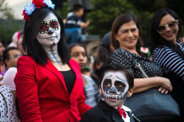 October 29, 2016 - Mexico City, Mexico City, MX - Mexico City held its first Day of the Dead parade on Saturday, complete with floats, giant skeleton marionettes and more than 1,000 actors, dancers and acrobats in costumes. Mexico City MX - ZUMAa136 20161029_zap_a136_008