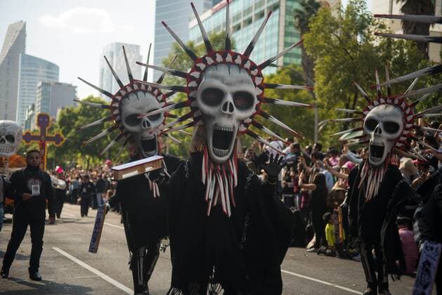 October 29, 2016 - Mexico City, Mexico - Mexico City held its first Day of the Dead parade on Saturday, complete with floats, giant skeleton marionettes and more than 1,000 actors, dancers and acrobats in costumes. Mexico City Mexico - ZUMAa136 20161029_zap_a136_011