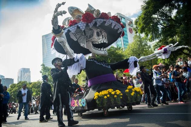 October 29, 2016 - Mexico City, Mexico - Mexico City held its first Day of the Dead parade on Saturday, complete with floats, giant skeleton marionettes and more than 1,000 actors, dancers and acrobats in costumes. Mexico City Mexico - ZUMAa136 20161029_zap_a136_017