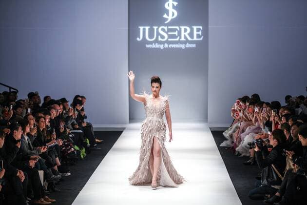 BEIJING, CHINA - OCTOBER 29: Actress Kathy Chow showcases designs on the runway at Jusere collection during the Mercedes-Benz China Fashion Week Spring Summer 2017 at 751D Park on October 29, 2016 in Beijing, China.  CFP494621778