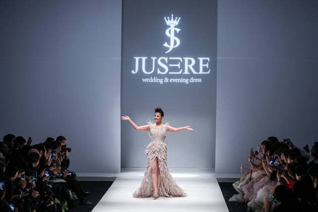 BEIJING, CHINA - OCTOBER 29: Actress Kathy Chow showcases designs on the runway at Jusere collection during the Mercedes-Benz China Fashion Week Spring Summer 2017 at 751D Park on October 29, 2016 in Beijing, China.  CFP494621781