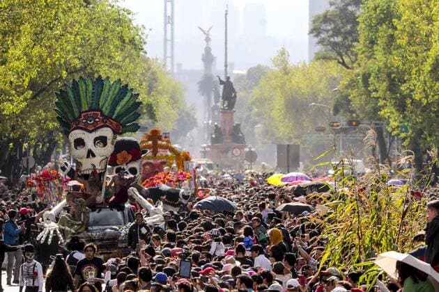 Day of the Dead Parade in Mexiko Stadt October 29, 2016 - Mexico - EUM20161029NAC02.JPG .CIUDAD DE MEXICO TraditionsTradiciones-CDMX.- Aspectos del primer Magno Desfile de Dia de Muertos, 29 de octubre de 2016.  - ZUMAu78_ 20161029_zaf_u78_082