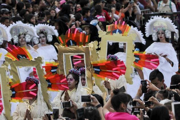 Day of the Dead Parade in Mexiko Stadt October 29, 2016 - Mexico - EUM20161029NAC09.JPG .CIUDAD DE MEXICO TraditionsTradiciones-CDMX.- Aspectos del primer Magno Desfile de Dia de Muertos, 29 de octubre de 2016.  - ZUMAu78_ 20161029_zaf_u78_090