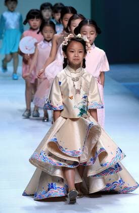 Children models present parent-child outfits by designer Amelie Wang during the China Fashion Week in Beijing, capital of China, Oct. 30, 2016. ) (wsw) CHINA-BEIJING-FASHION WEEK (CN) LixMingfang 