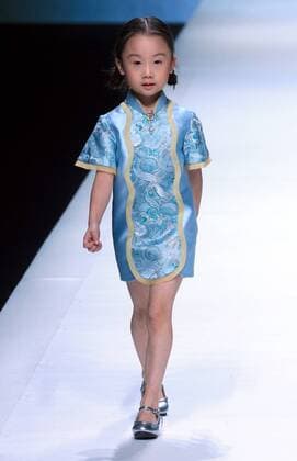 A child model presents a parent-child outfit by designer Amelie Wang during the China Fashion Week in Beijing, capital of China, Oct. 30, 2016. ) (wsw) CHINA-BEIJING-FASHION WEEK (CN) LixMingfang 