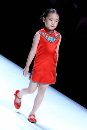 A child model presents a parent-child outfit by designer Amelie Wang during the China Fashion Week in Beijing, capital of China, Oct. 30, 2016. ) (wsw) CHINA-BEIJING-FASHION WEEK (CN) LixMingfang 