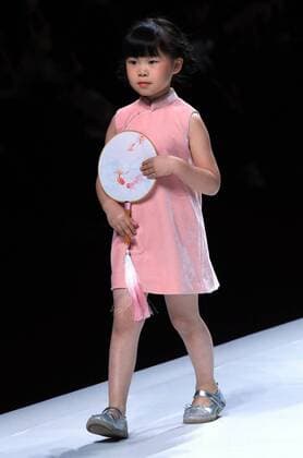 A child model presents a parent-child outfit by designer Amelie Wang during the China Fashion Week in Beijing, capital of China, Oct. 30, 2016. ) (wsw) CHINA-BEIJING-FASHION WEEK (CN) LixMingfang 