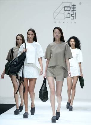 Models display creations of WOW-IN by Liu Shengyi during the China Fashion Week in Beijing, capital of China, Oct. 30, 2016. ) (zhs) CHINA-BEIJING-FASHION WEEK (CN) ChenxJianli 
