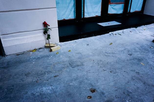212986 B. Neyman Starface 2016-10-29 Paris France Le Bataclan presente sa nouvelle enseigne un an apres les attentats de Paris illustration anniversaire attentat Bataclan presents its new brand one year after the terrorist attacks in Paris _sans_perso  Copyright: xB.xNeymanx xStarfacex STAR_212986_006