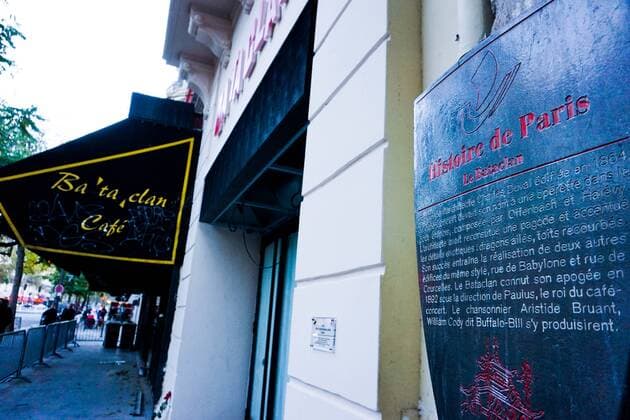 212986 B. Neyman Starface 2016-10-29 Paris France Le Bataclan presente sa nouvelle enseigne un an apres les attentats de Paris illustration anniversaire attentat Bataclan presents its new brand one year after the terrorist attacks in Paris _sans_perso  Copyright: xB.xNeymanx xStarfacex STAR_212986_024