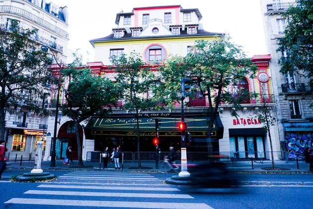 212986 B. Neyman Starface 2016-10-29 Paris France Le Bataclan presente sa nouvelle enseigne un an apres les attentats de Paris illustration anniversaire attentat Bataclan presents its new brand one year after the terrorist attacks in Paris _sans_perso  Copyright: xB.xNeymanx xStarfacex STAR_212986_028