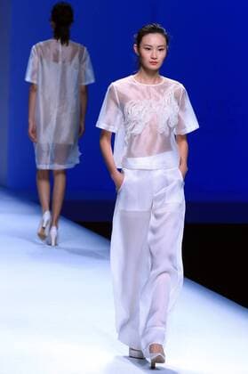 Models display creations of Sun Xuefei during the China Fashion Week in Beijing, capital of China, Oct. 30, 2016. ) (zhs) CHINA-BEIJING-FASHION WEEK (CN) LixMingfang 