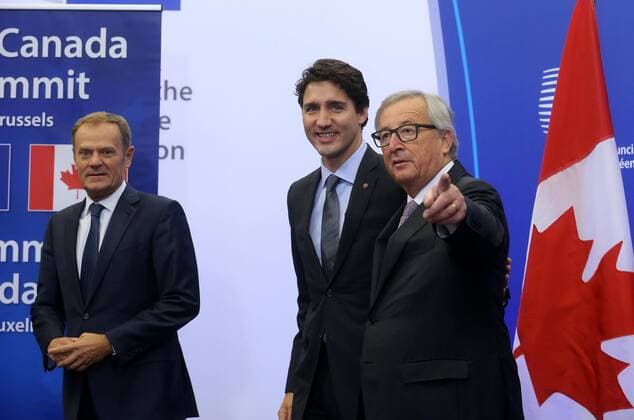EU-Kanada-Gipfel in Brüssel European Council President Donald Tusk, Canadian Prime Minister Justin Trudeau and European Commission President Jean-Claude Juncker pictured during the EU-Canada summit meeting, Sunday 30 October 2016, at the European Union headquarters in Brussels. EU leaders and Canada will sign at Today s summit the Comprehensive Economic and Trade Agreement (CETA). The signing of the treaty was delayed by the refusal of the Belgian Walloon and Brussels Region.  NICOLASxMAETERLINCK 04969045