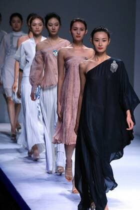 Models display creations of Sun Xuefei during the China Fashion Week in Beijing, capital of China, Oct. 30, 2016. ) (zhs) CHINA-BEIJING-FASHION WEEK (CN) LixMingfang 